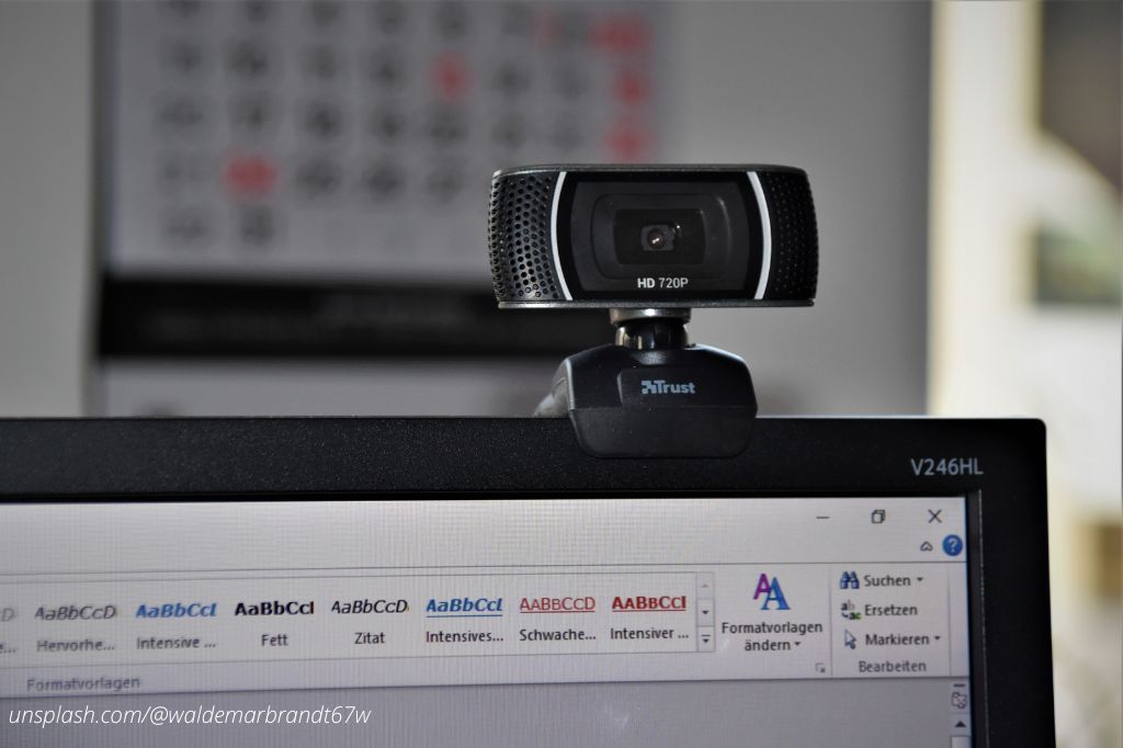 Webcam HD untuk kegiatan webinar.
